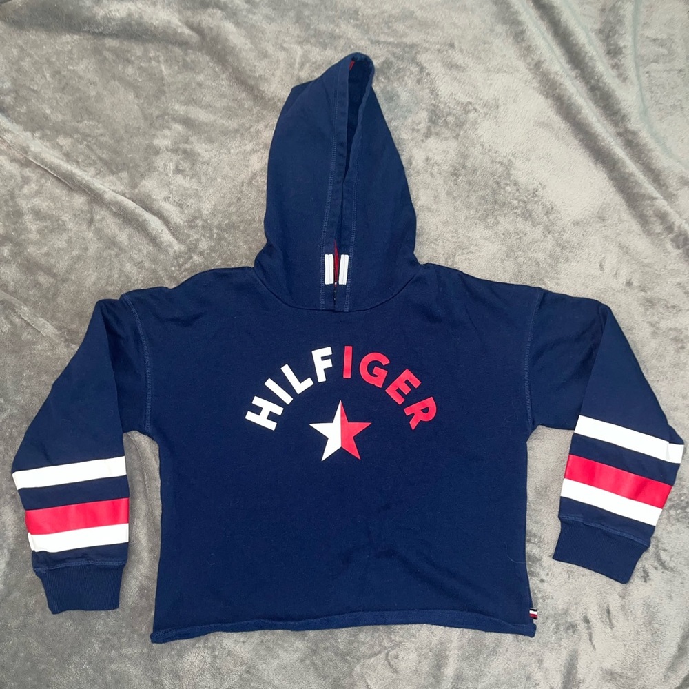 Selling a Tommy Hilfiger hoodie. The size is XL in kids!
